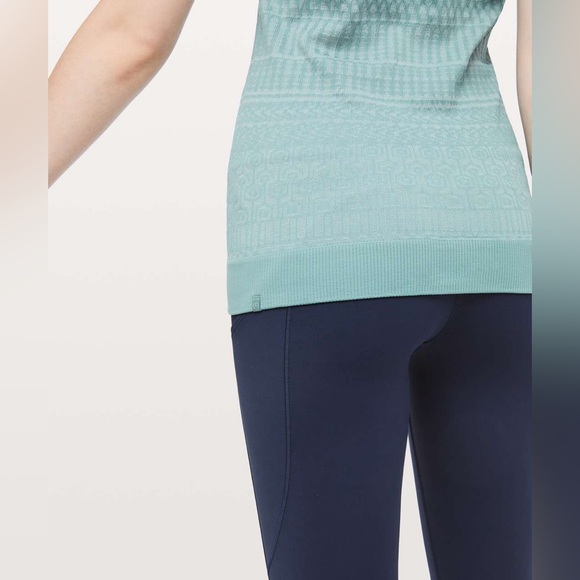 Lululemon Rest Less Short Sleeve Frosted Pine Women’s Size 6 - Picture 3 of 7